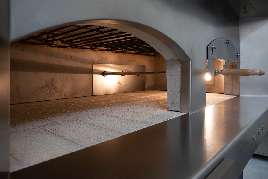 OVEN WITH ROTATING SKEWERS/SWORDS